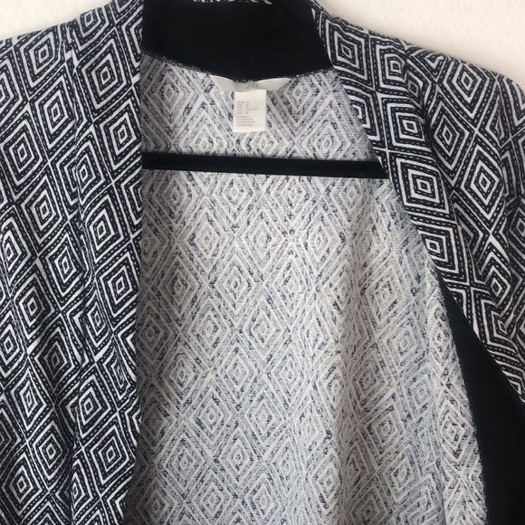 Patterned H&M Black And White Diamond Patterned Cardiagan - Picture 6 of 8